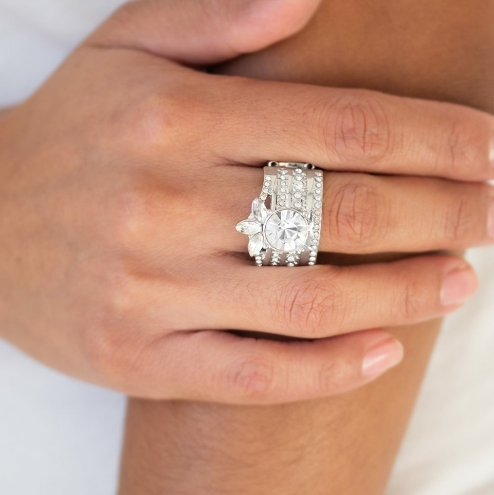 𝅺Silver Crown Ring